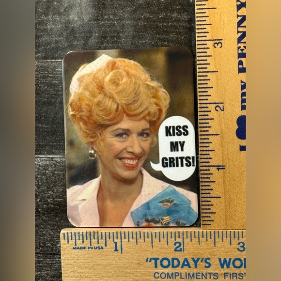 Kiss My Grits Flo Refrigerator Magnet Collectible New - Picture 3 of 3